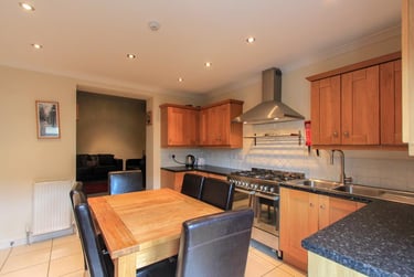 8 bed house, Blackweir Terrace, Maindy, Cardiff, CF103EQ - Image 1